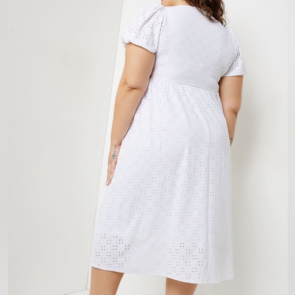 NWT V-Neck Textured Puff Sleeve Midi Dress - White - Large - Picture 4 of 4